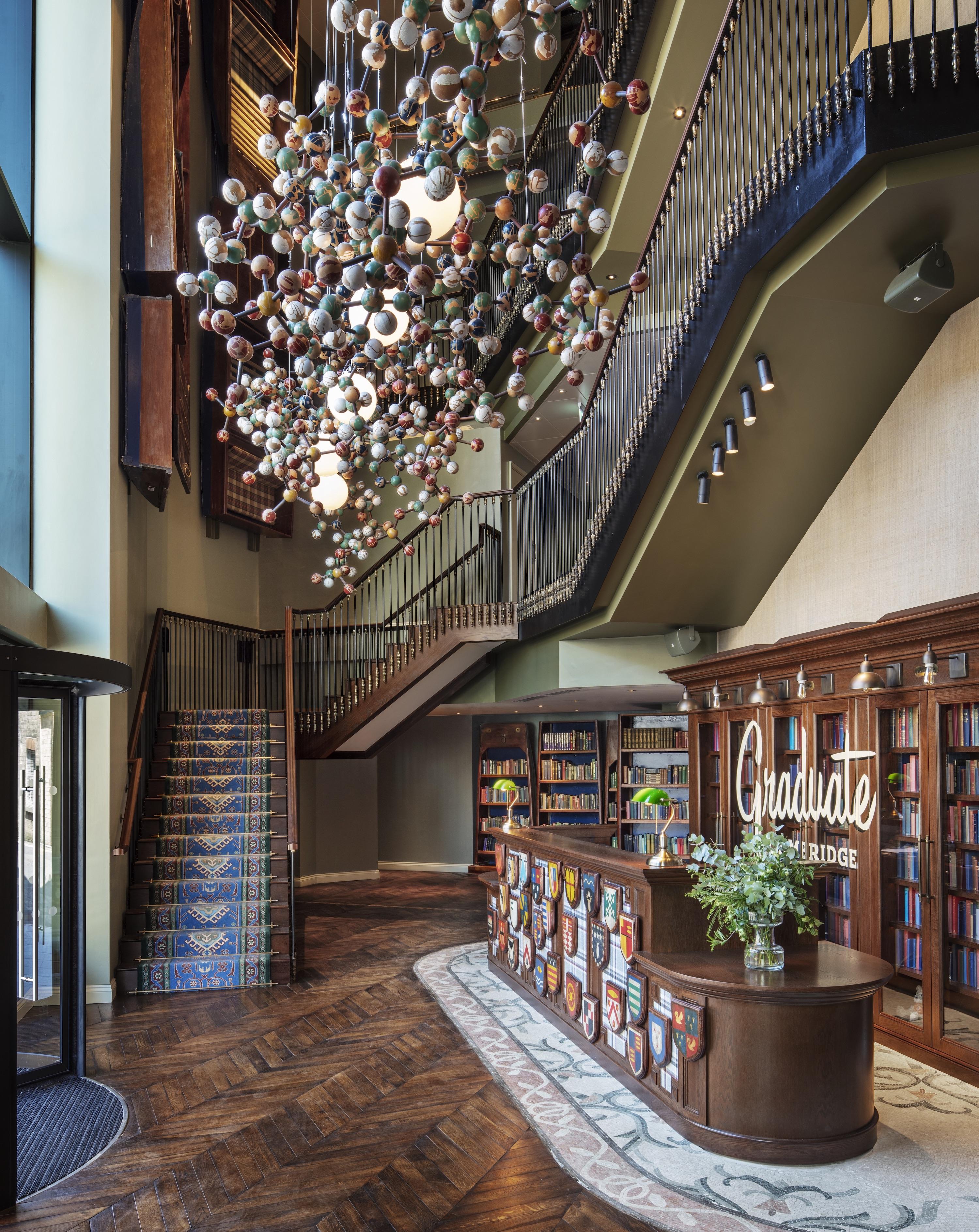 Graduate By Hilton Cambridge Hotel Bagian luar foto